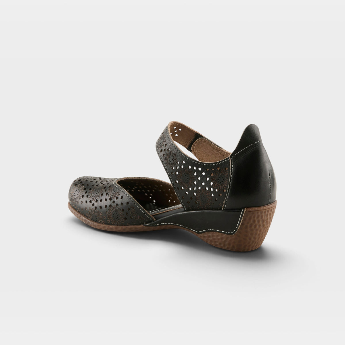 L'Artiste Americana shoes in Black, alternate angle view
