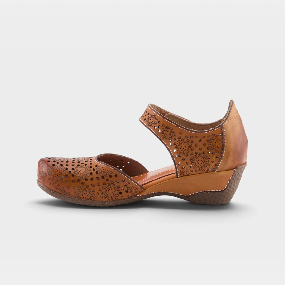 L'Artiste Americana shoes in Camel, side view