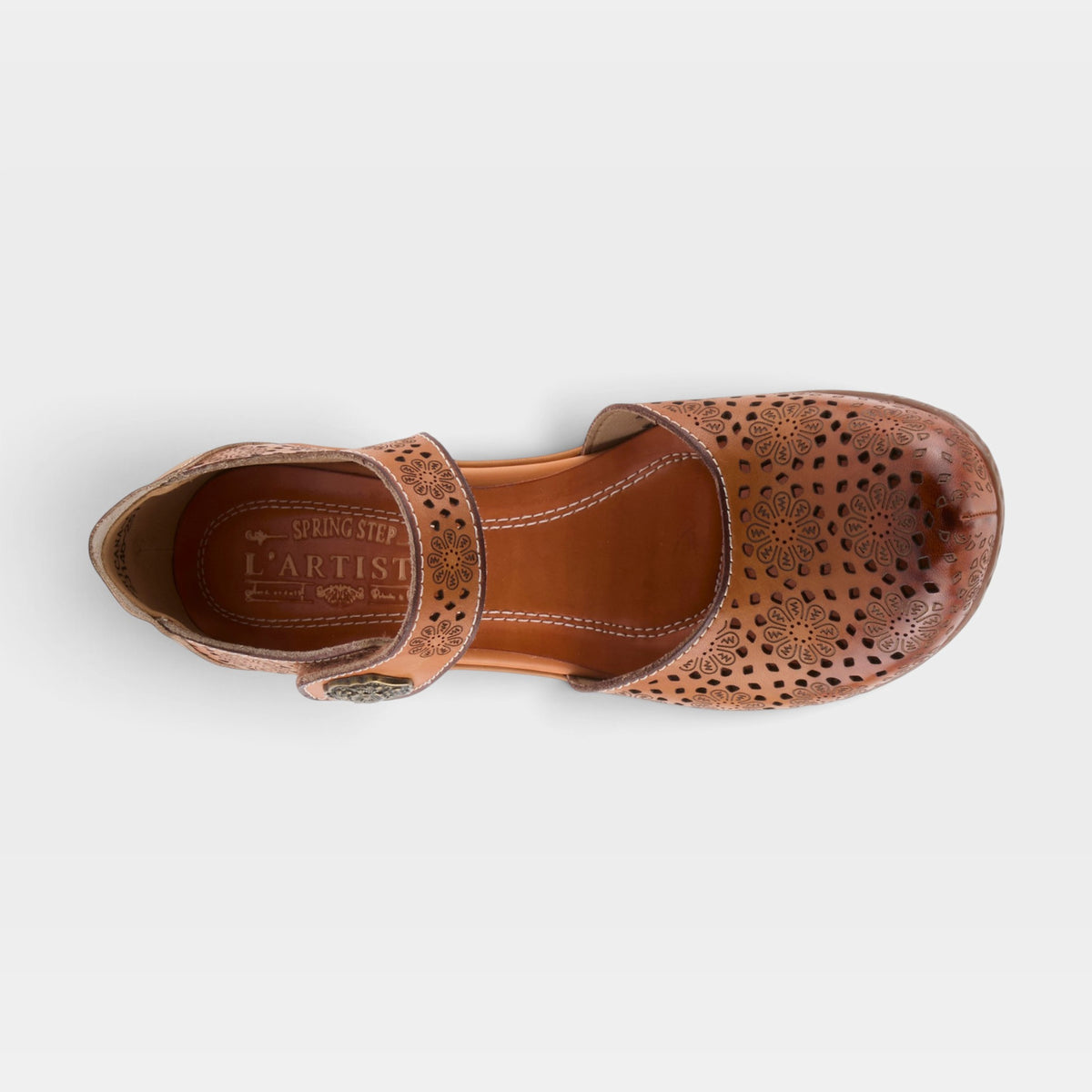 L'Artiste Americana shoes in Camel, top view