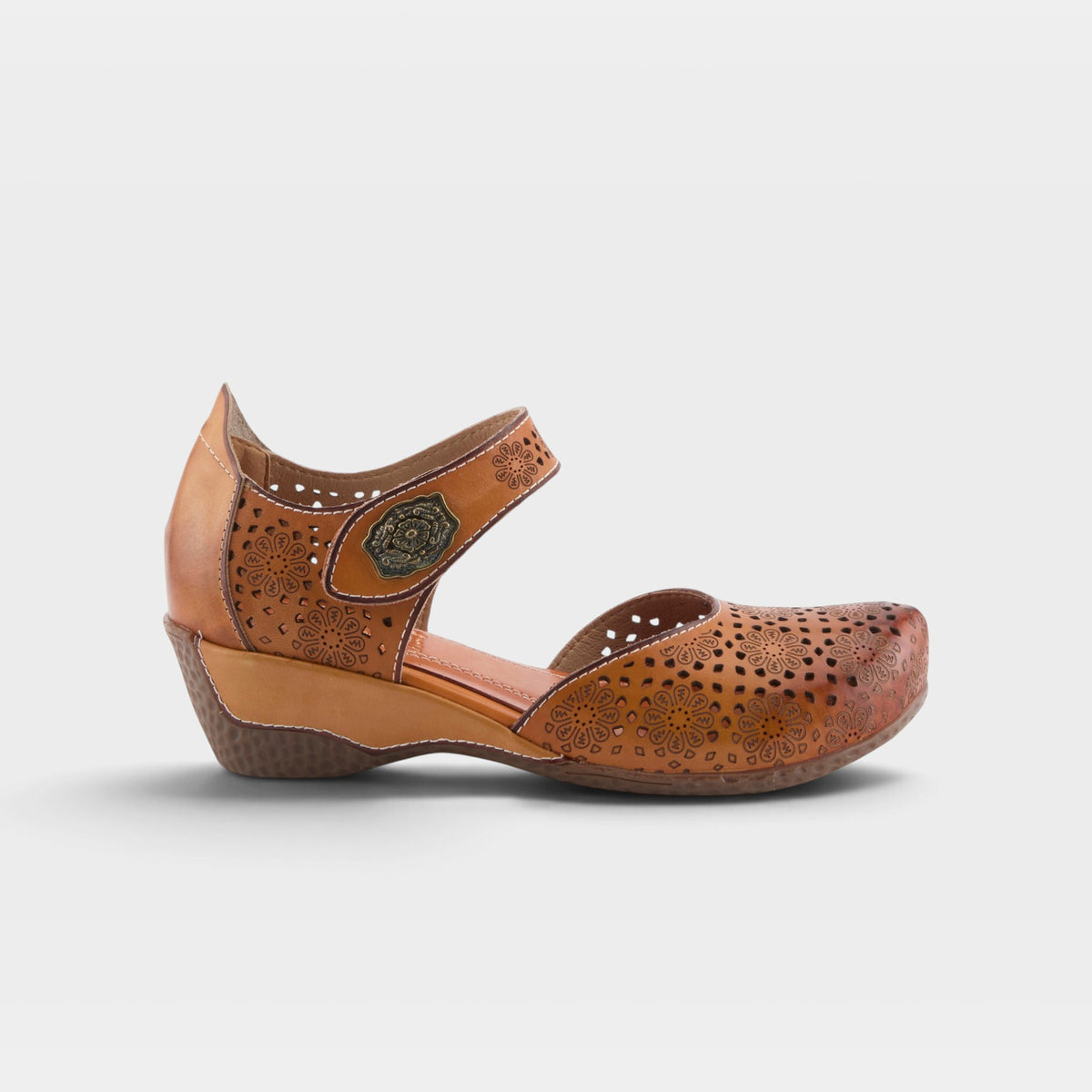 L'Artiste Americana shoes in Camel, hero view