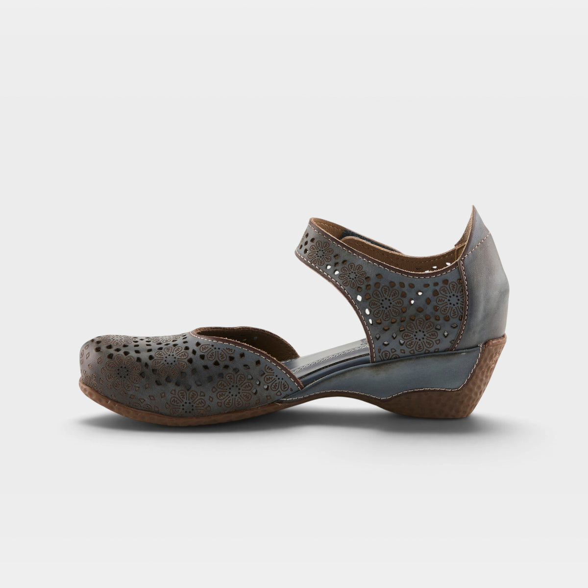 L'Artiste Americana shoes in Navy, side view