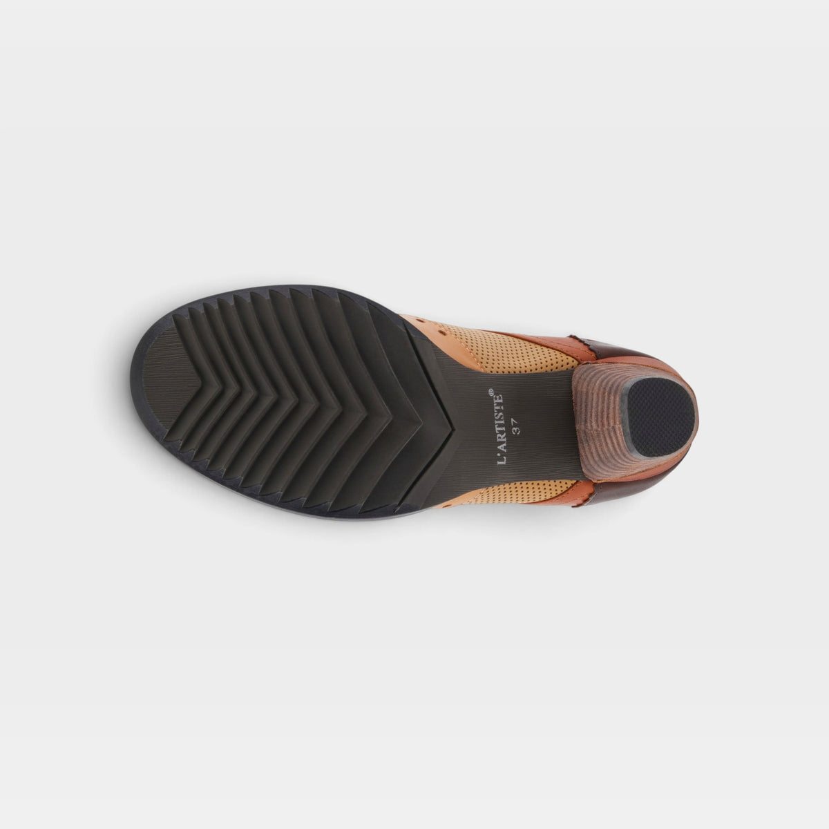 L'Artiste Bardot pumps in Brown, outsole view