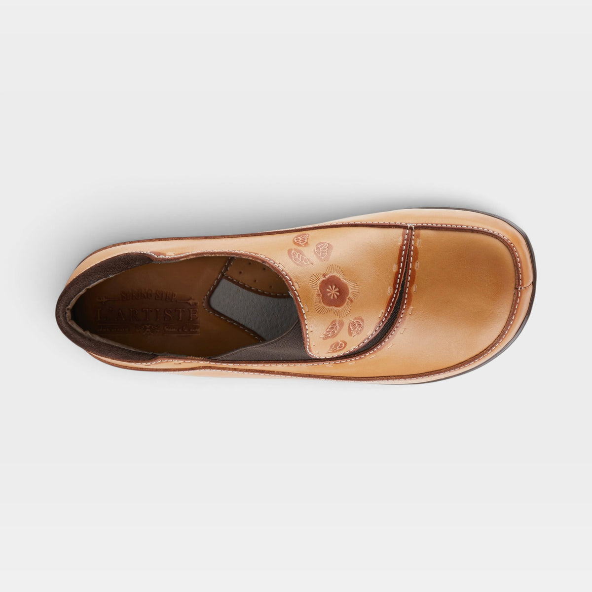 L'Artiste Burbank clogs in Natural, top view