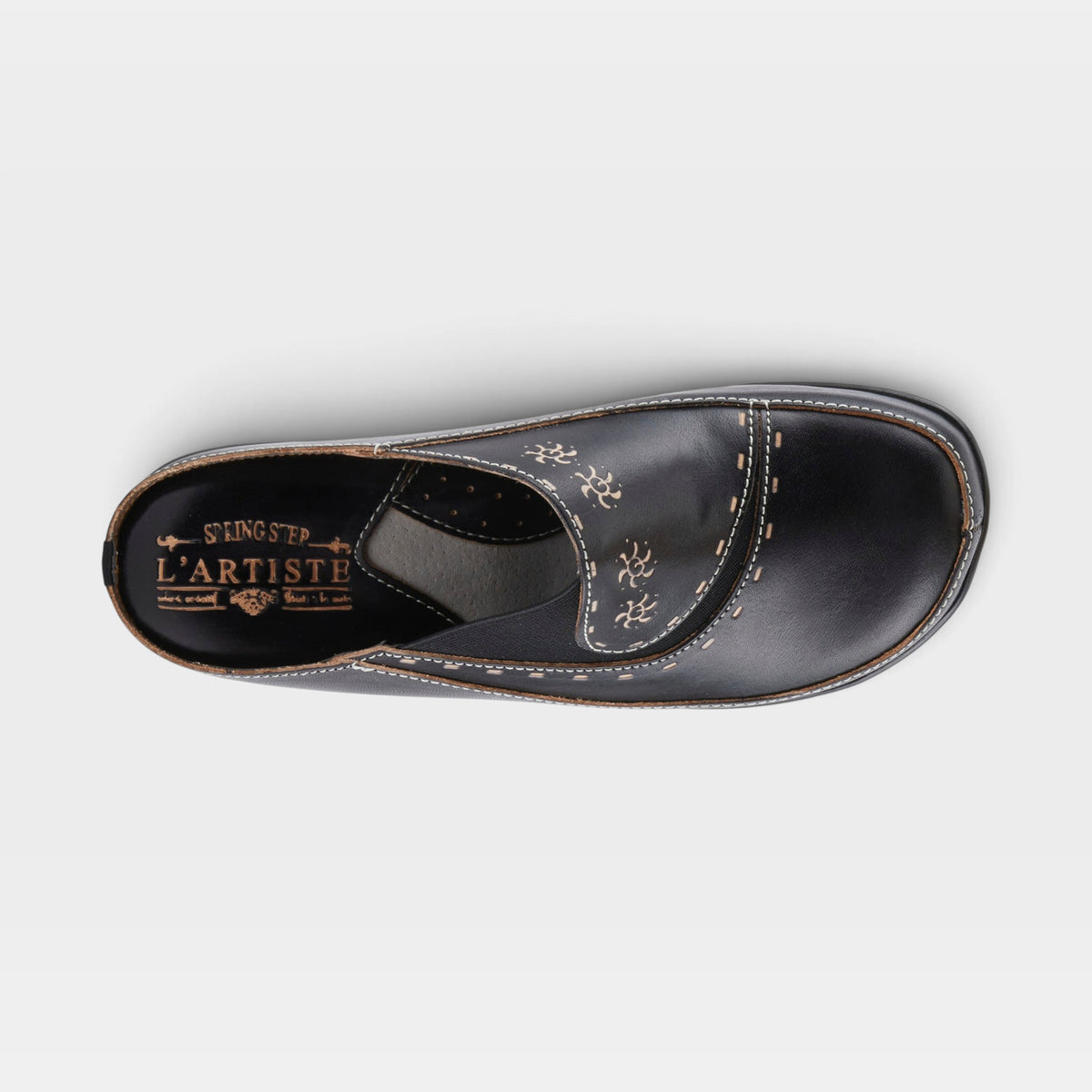 L'Artiste Chino clogs in Black, top view
