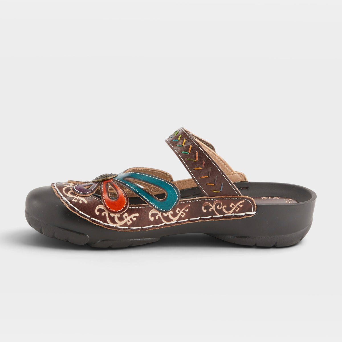 L'Artiste Copa clogs in Brown, side view