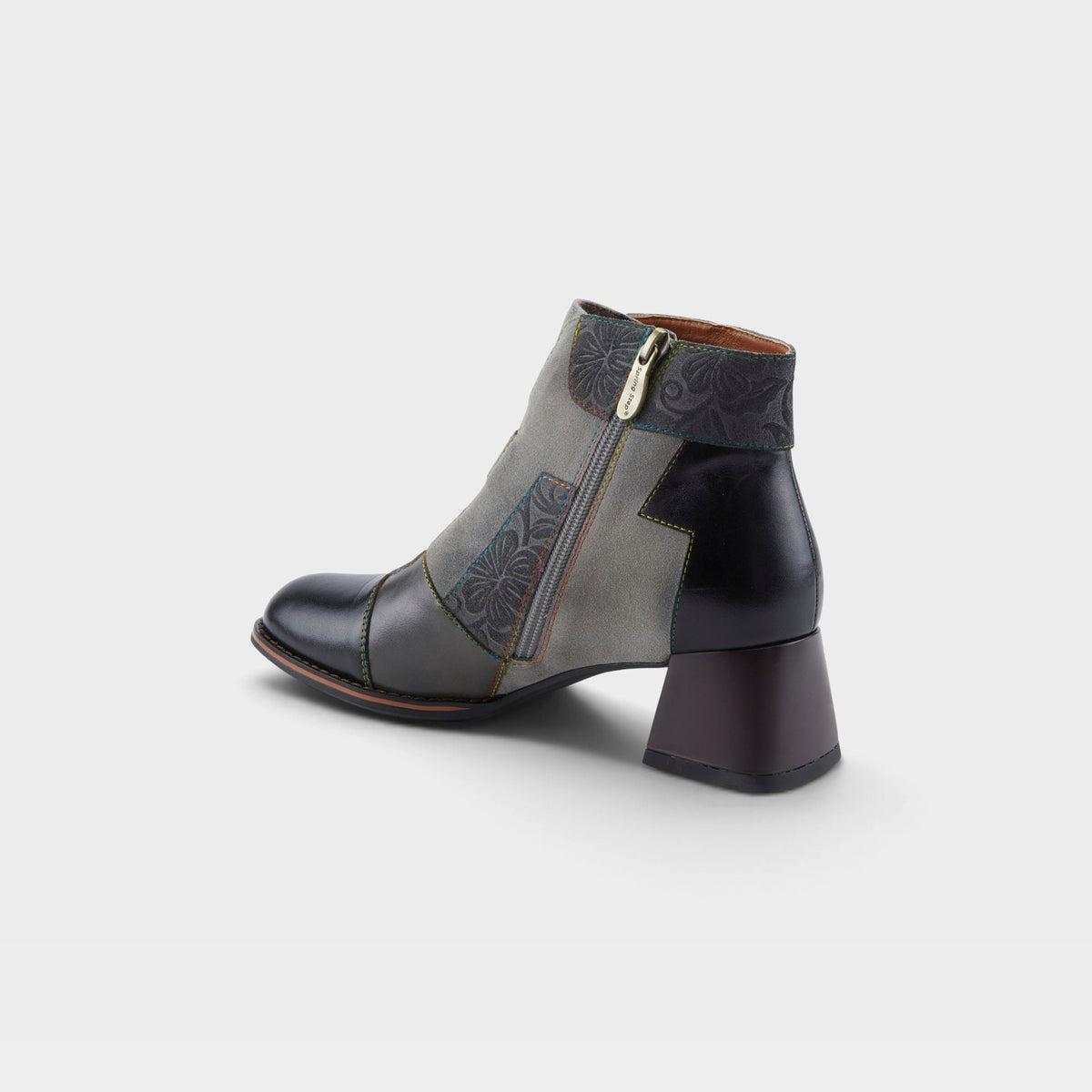 BOTAS COPINE DE L'ARTISTE-18