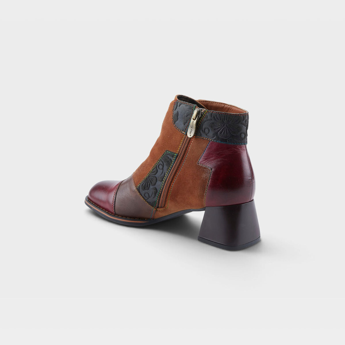 BOTAS COPINE DE L'ARTISTE-14