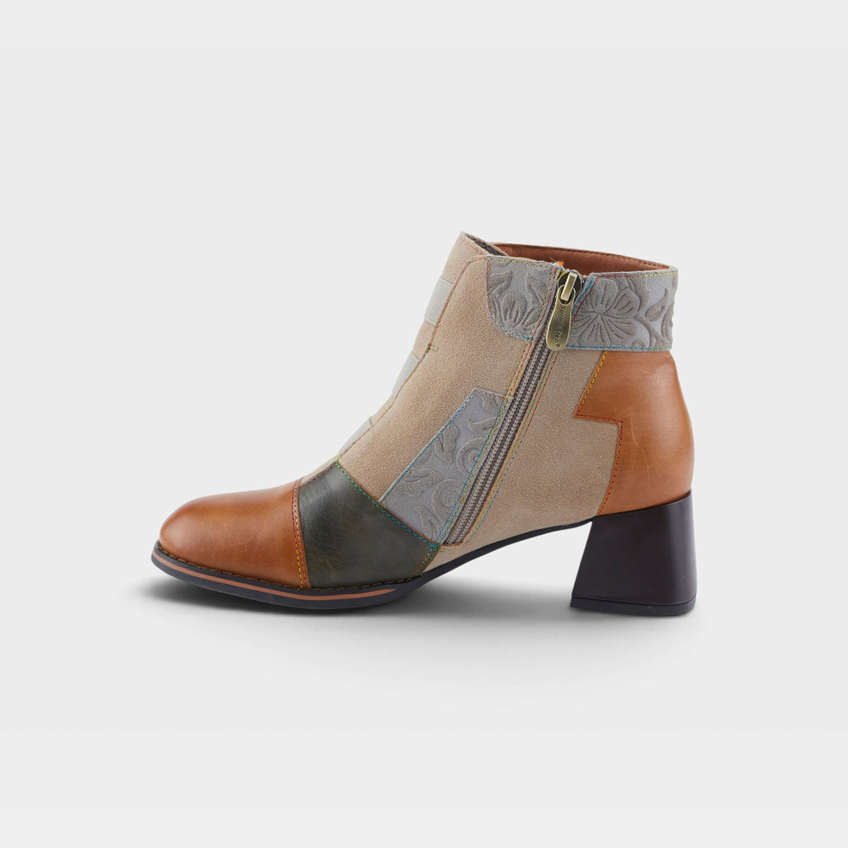 BOTAS COPINE DE L'ARTISTE-1