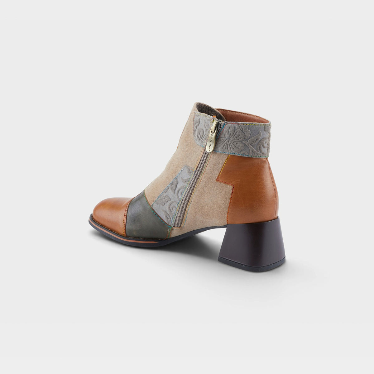 BOTAS COPINE DE L'ARTISTE-10