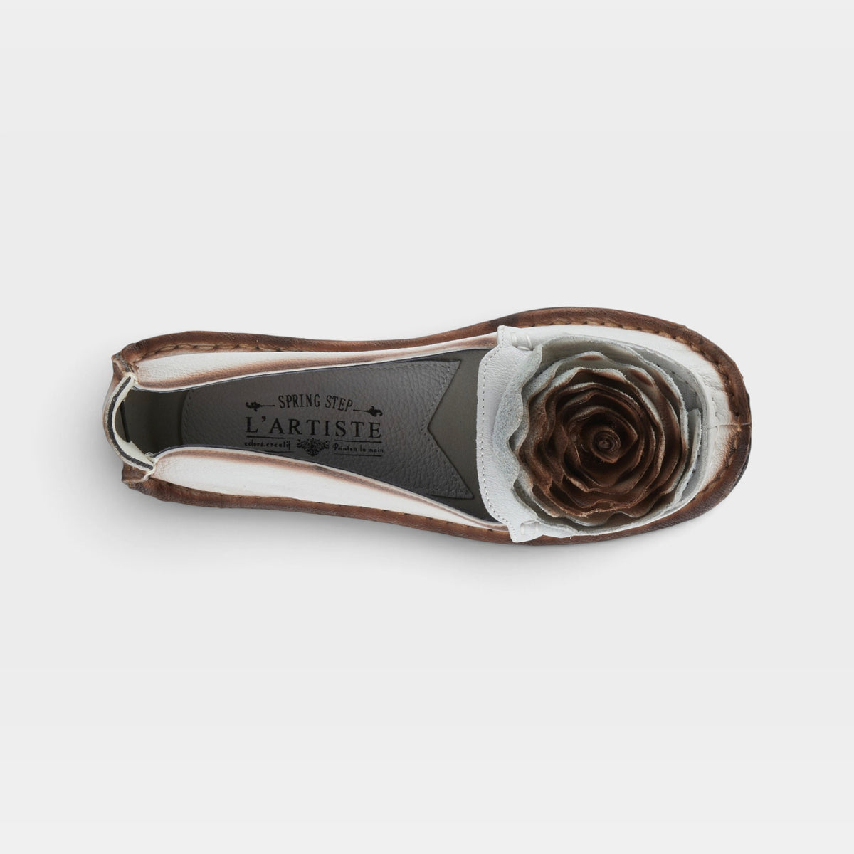 L'Artiste Dezi slip-on shoes in Natural, top view