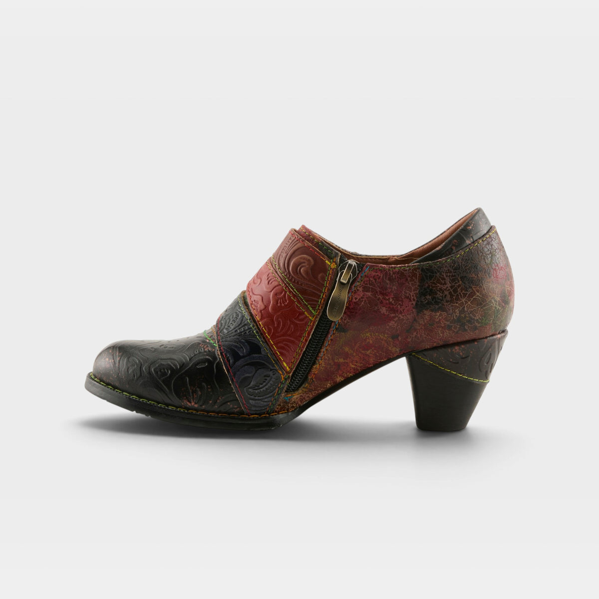 L'Artiste Graphic shoes in Black Multi, side view