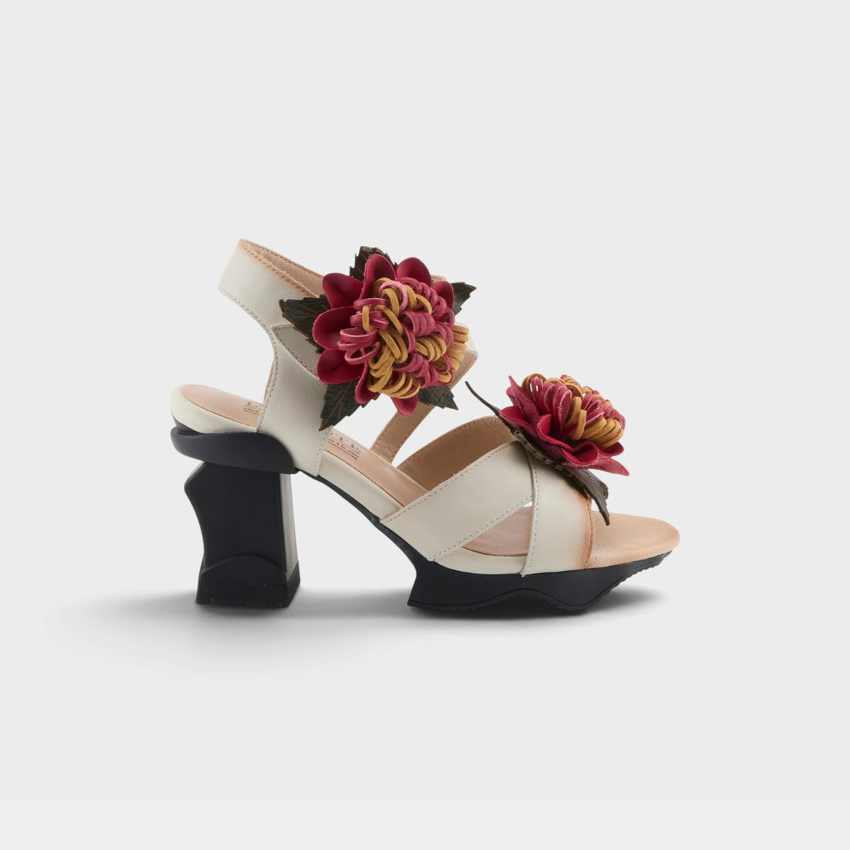 L'ARTISTE HOOKED SANDAL