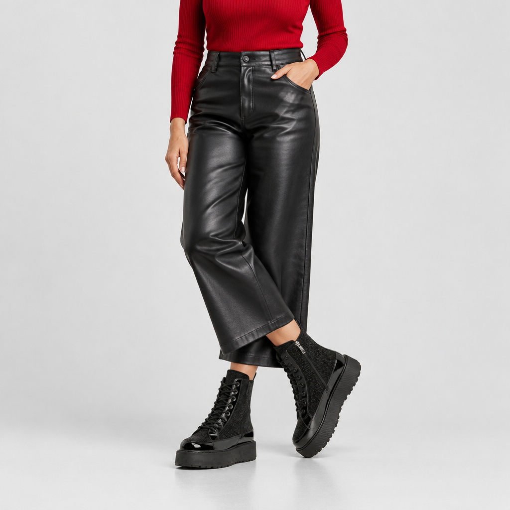 Azura LIVEWIRE BOOTS – on-foot lifestyle view