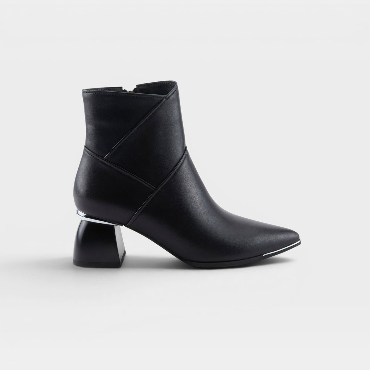 Azura Magnetic Black Boot