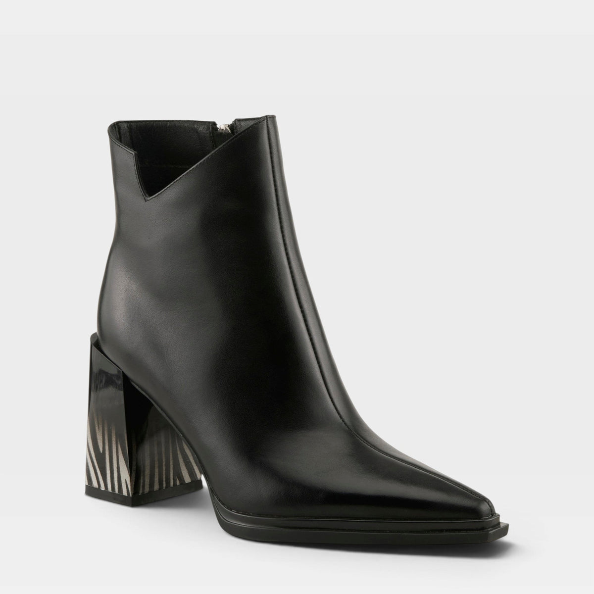 Azura Wanderer Black Boot