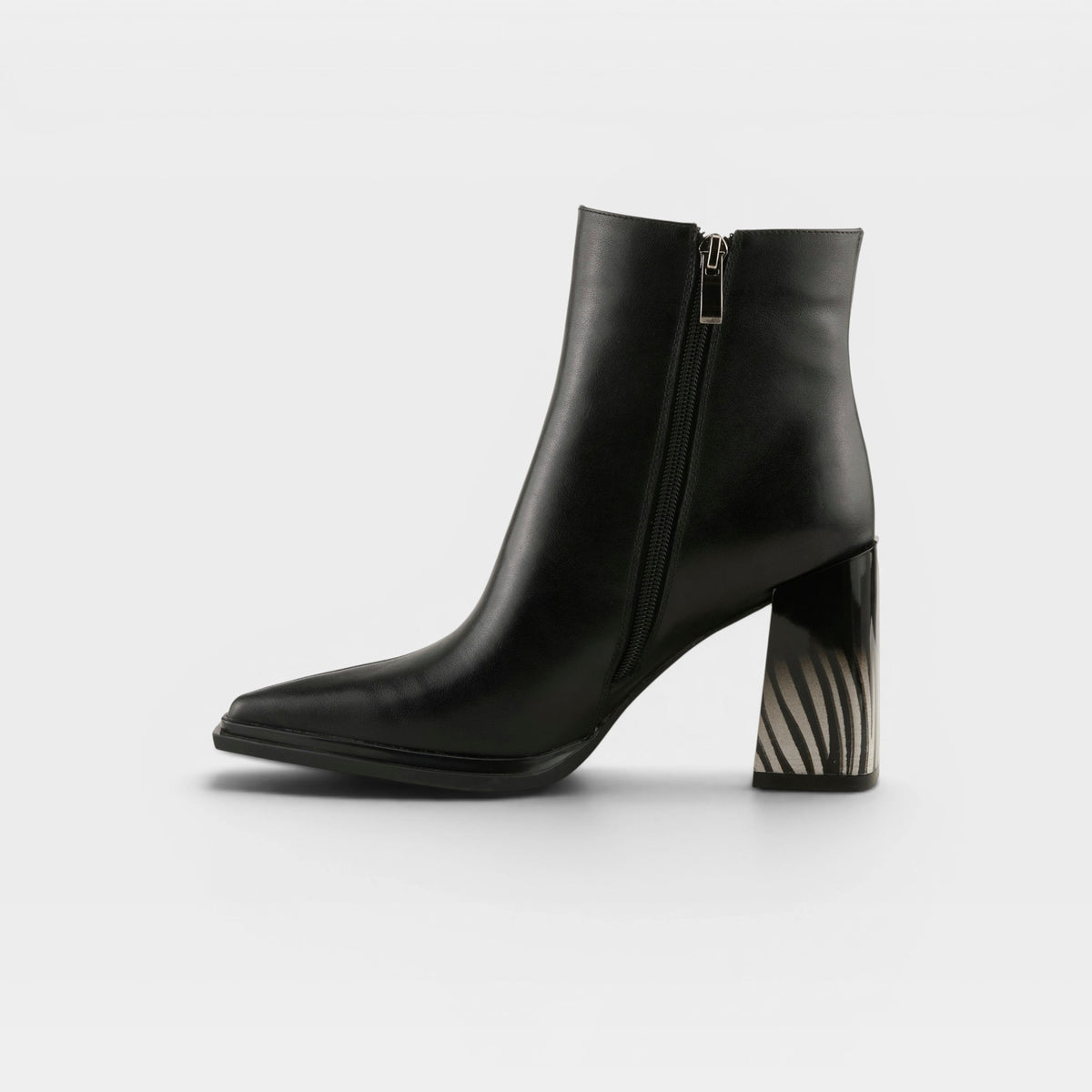 Azura Wanderer Black Boot