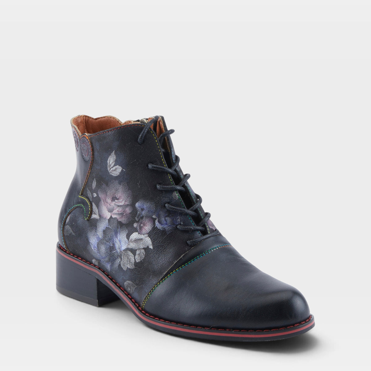 L'ARTISTE XENIA BOOTIE