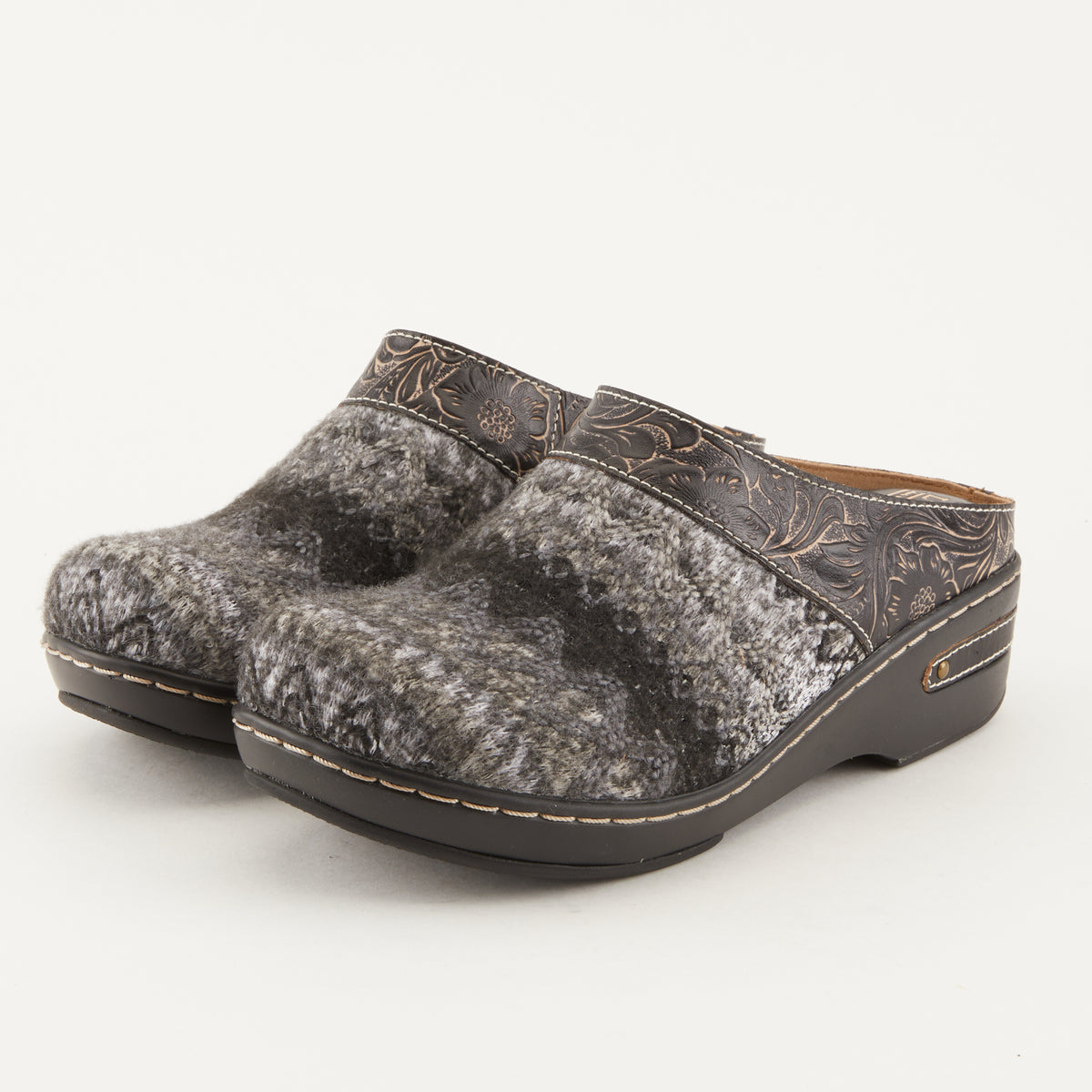 L'Artiste L'ARTISTE ZIGINO CLOGS shoe in camel multi with handcrafted leather design