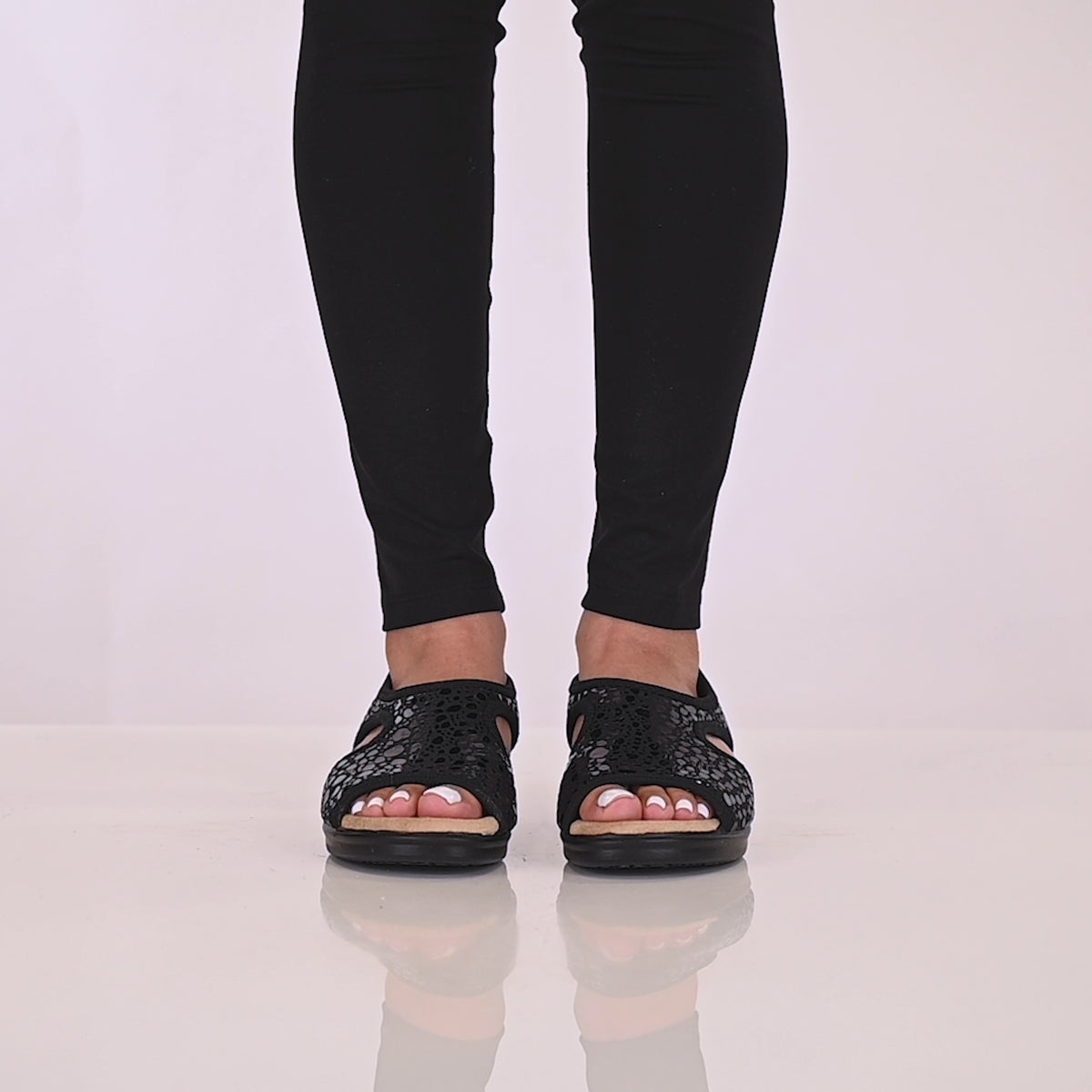 Flexus Flexus NYAMAN-CRACKLE Sandals sandal in black with flexible sole