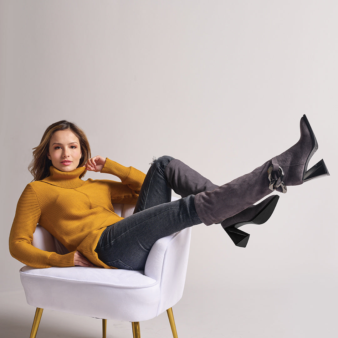 Azura Ettajay women's boot in grey with microsuede upper and zipper detail