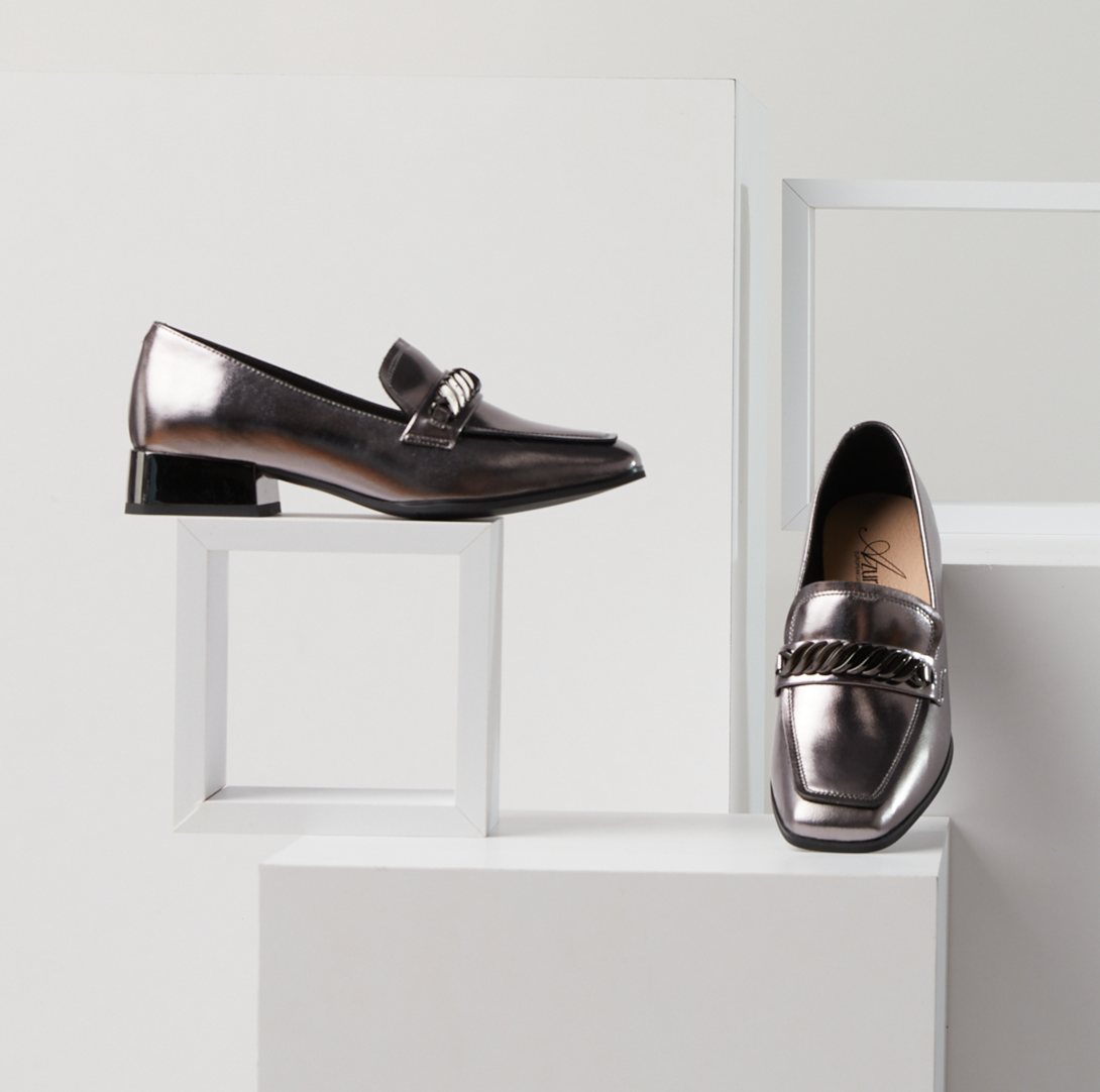 Azura Jannette women's loafer in pewter patent with leather upper and chunky sole