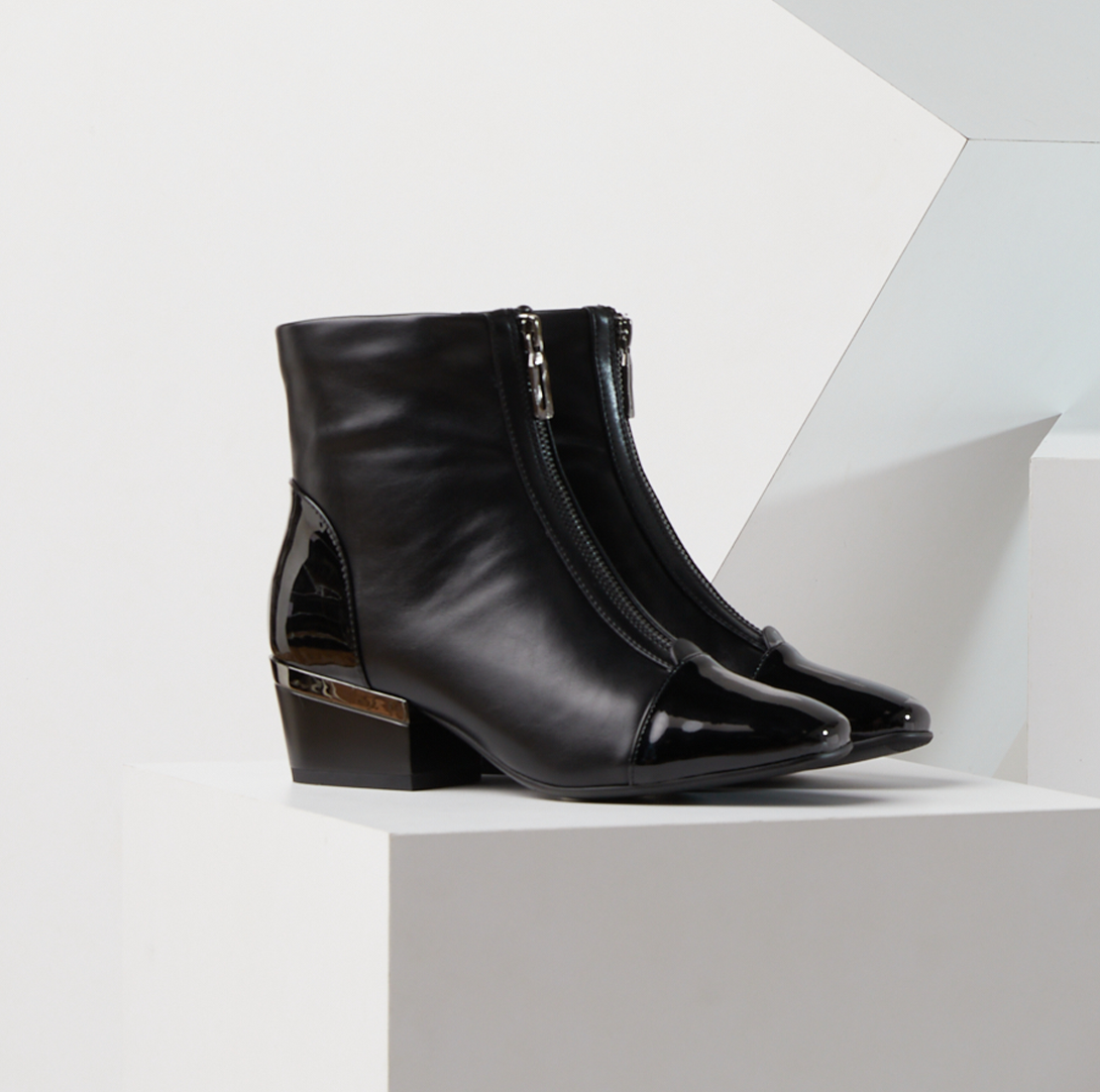 Azura Mozza women's boot in black with leather upper and zipper detail